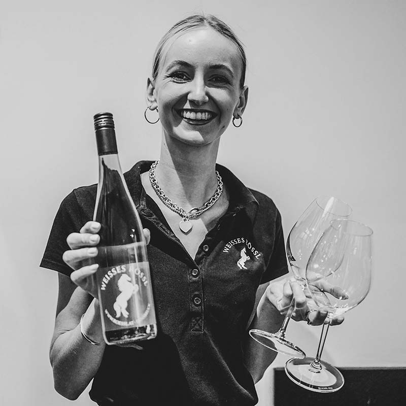 Rebecca RAFFL Rebecca - Service